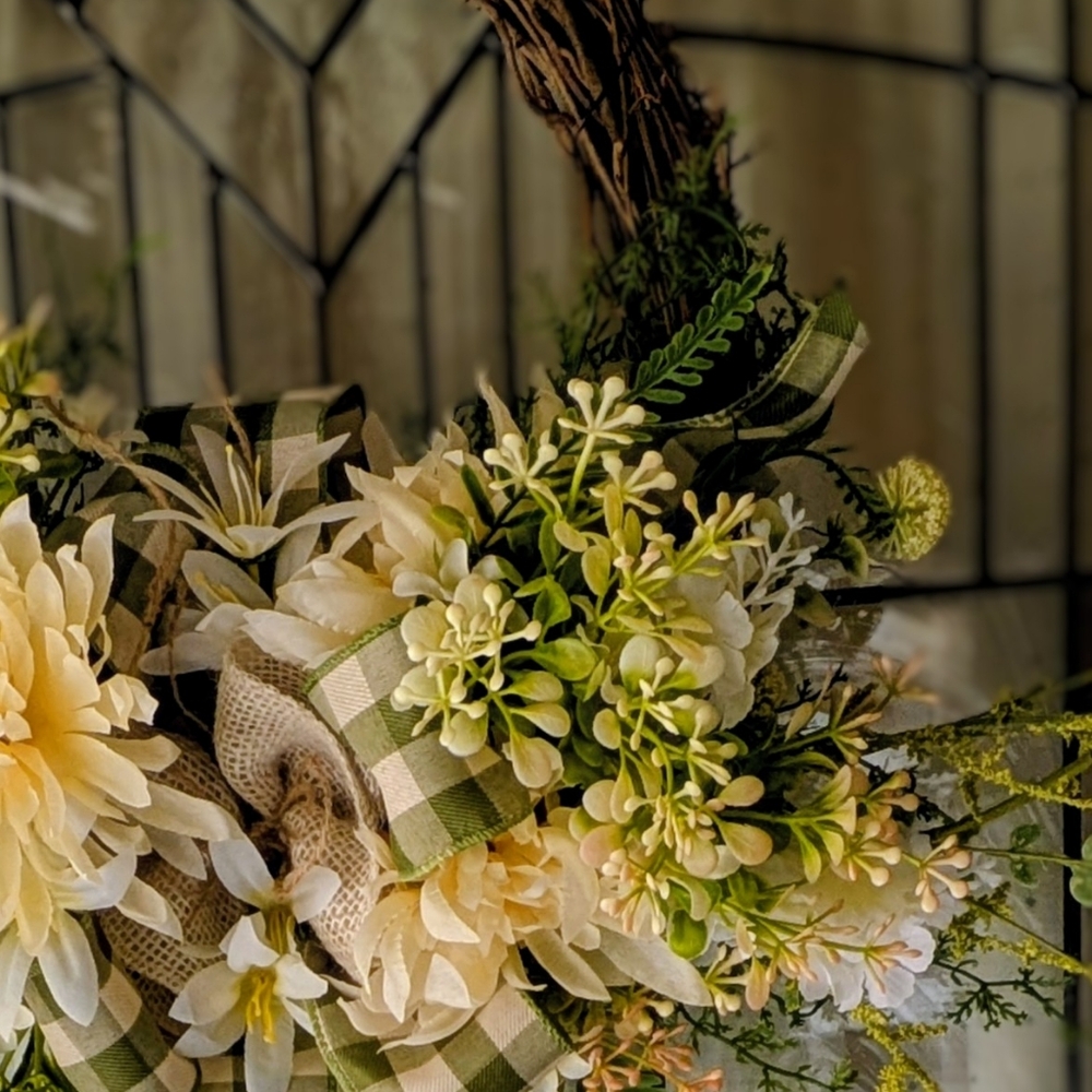 Elegant Floral Wreath with Green Accents - Picture 7 of 8